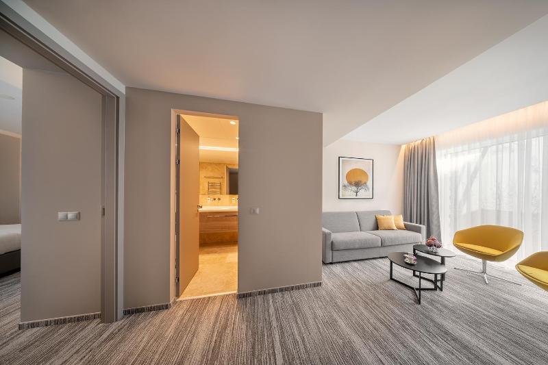 Superior Suite image 3