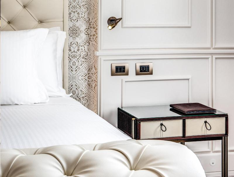 Splendide Deluxe Double Room image 3
