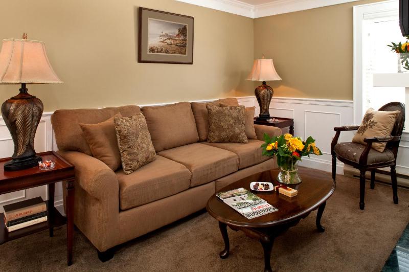 King Room with Balcony image 3