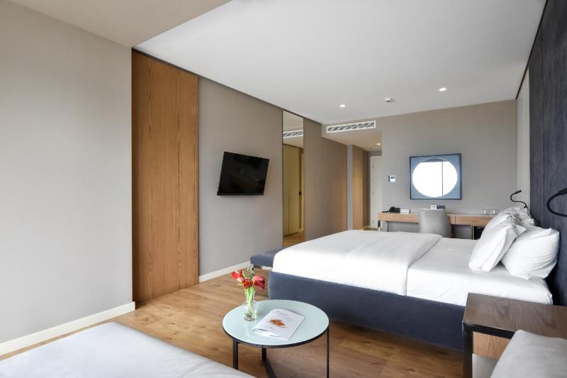 Superior Double Room with Sea View image 4