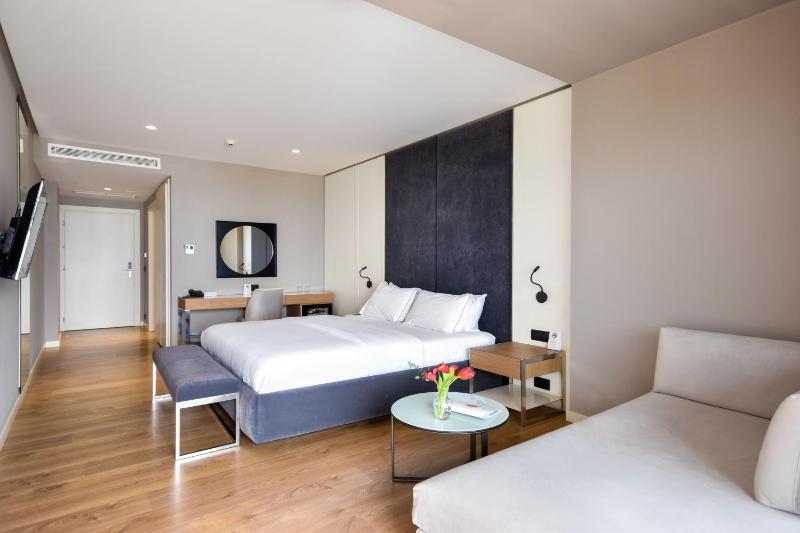 Superior Double Room with Sea View image 3