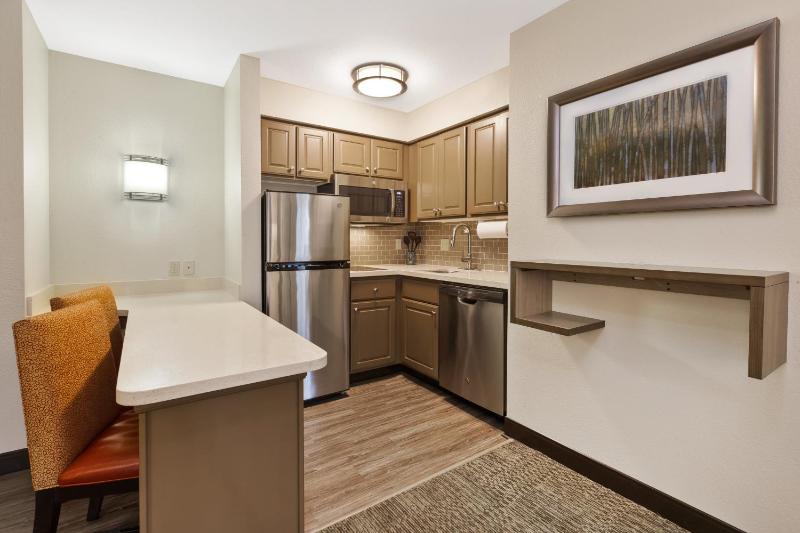 One-Bedroom King Suite image 3