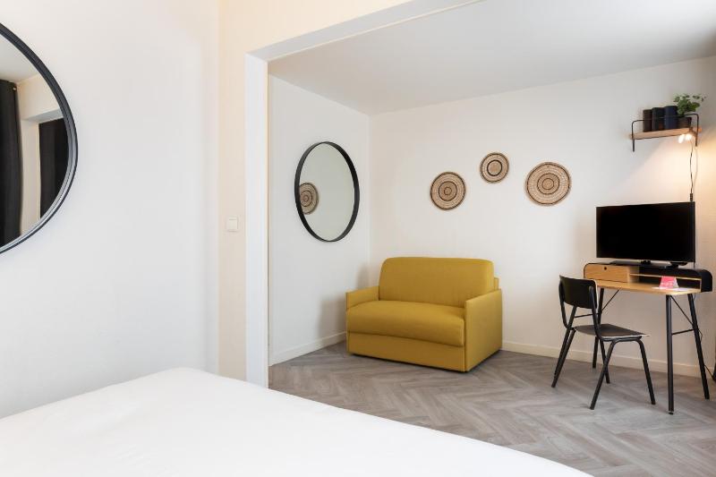 Superior Triple Room image 2