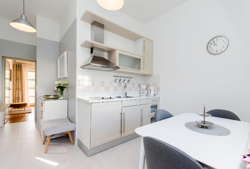 One-Bedroom Apartment with Garden View image 2