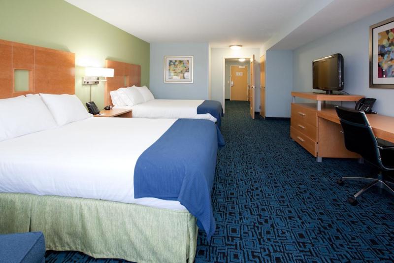 Standard Room with Two Queen Beds image 1