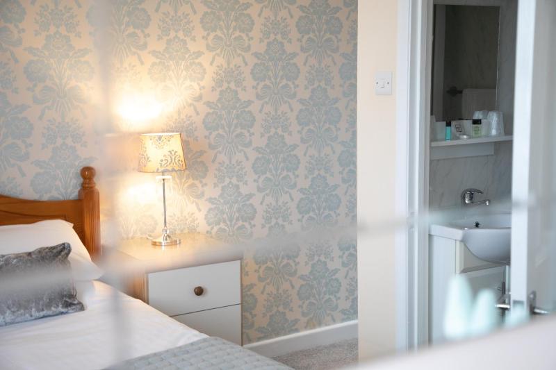 Small Double Room image 3