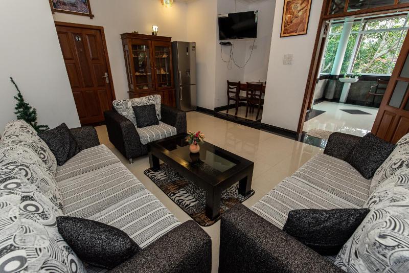 Avon Villa - image 31