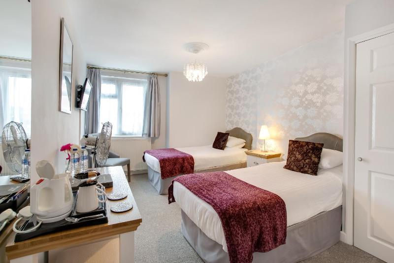 Twin Room image 2