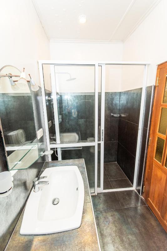 Avon Villa - image 3