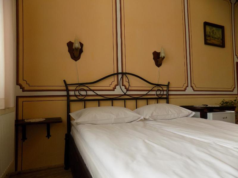 Double Room with Balcony image 4
