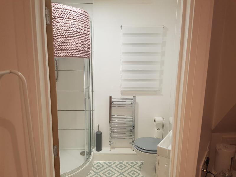 Standard Double Room image 4