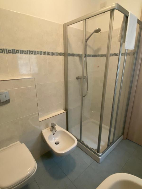 Two-Bedroom Apartment with Lake View - Split Level image 4