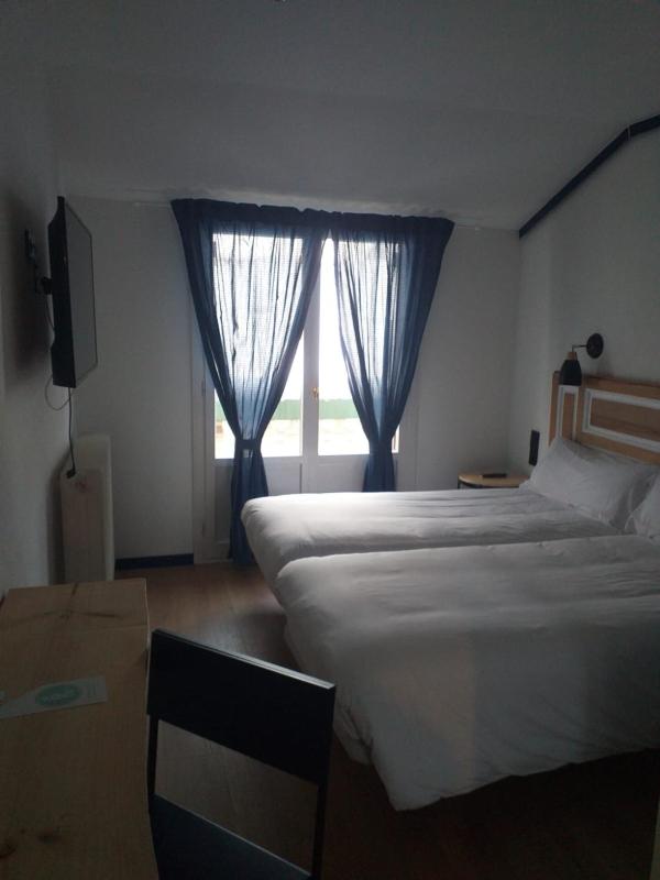 Standard Double or Twin Room image 2