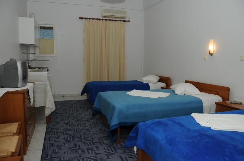 Comfort Triple Room image 4