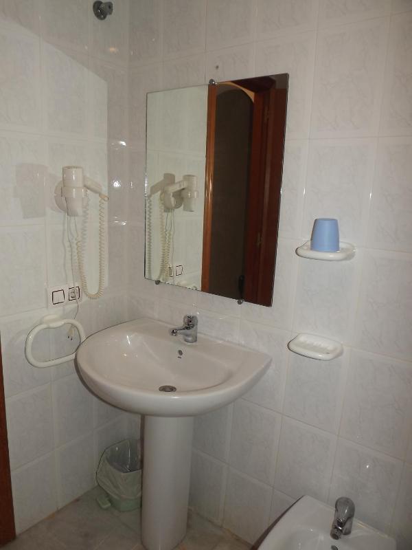 Two-Bedroom Apartment (2-6 Adults) image 4