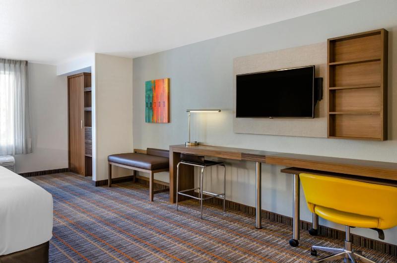 King Room with Sofa Bed - Non-Smoking image 1