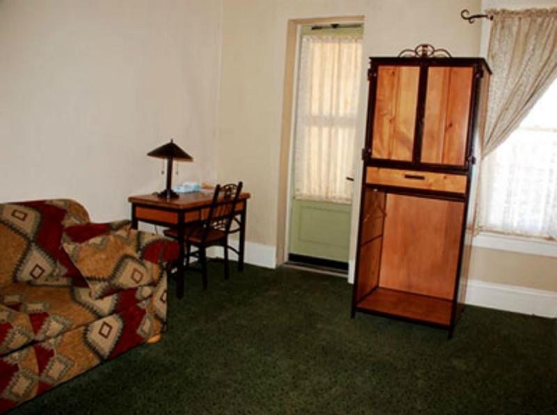 King Suite with Spa Bath image 4