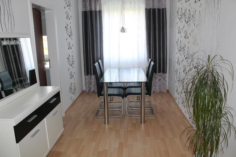Two-Bedroom Apartment - near exhibition centre image 4