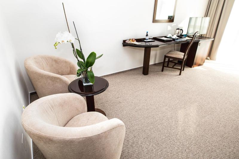 Executive Suite image 4