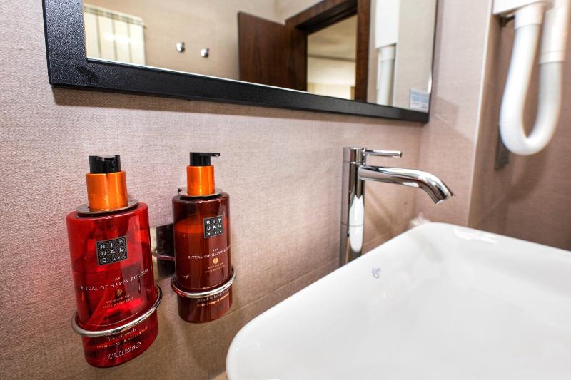 Executive Suite image 2