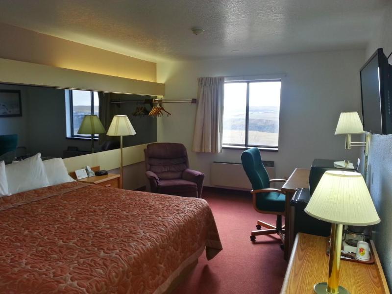 King Room - Non-Smoking image 3