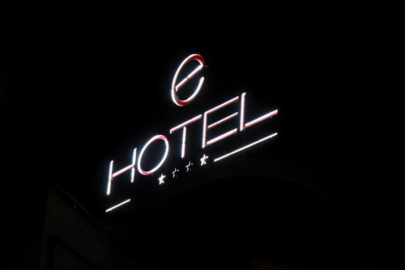 E' Hotel - image 10