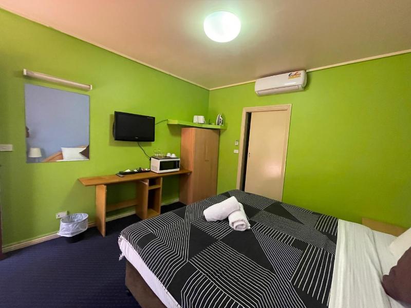 City East Motel - image 9