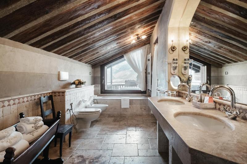 Executive Suite image 4