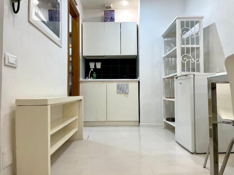 One-Bedroom Apartment image 3