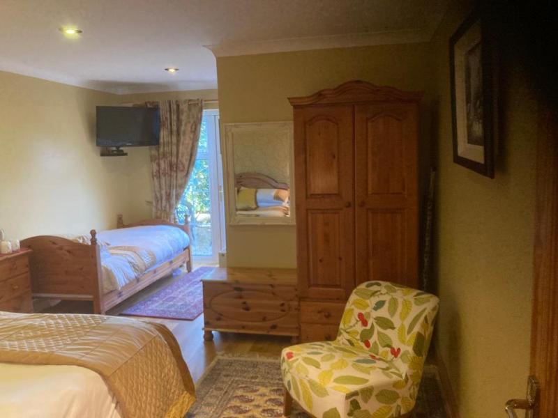 Twin Room image 2