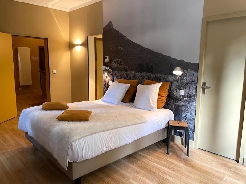 Deluxe Double Room with Shower image 3