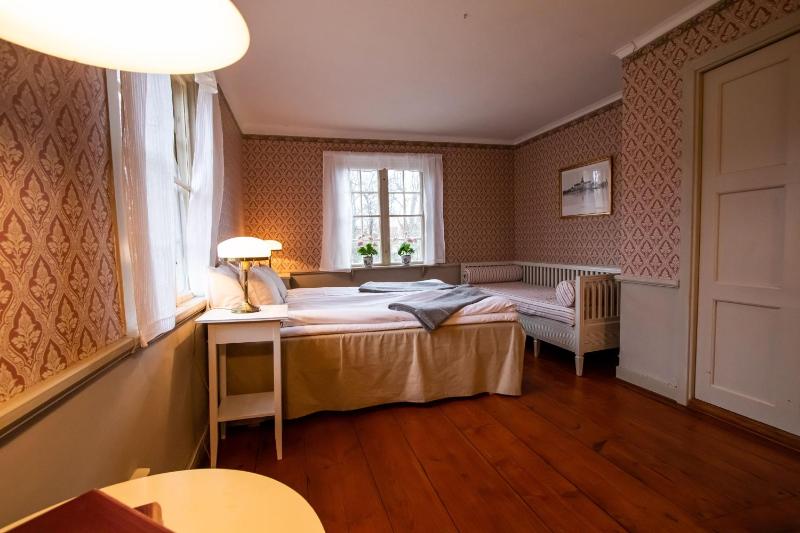 Double Room with Shared Bathroom image 3