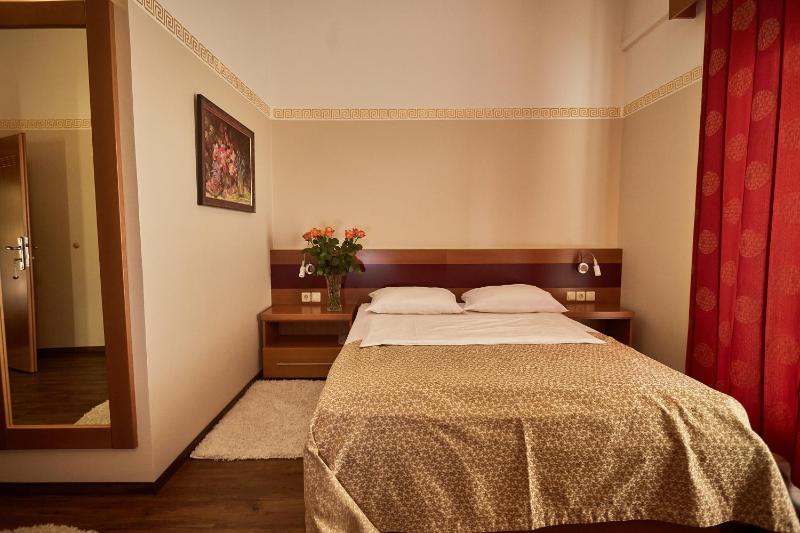 Small Double Room with street view image 2