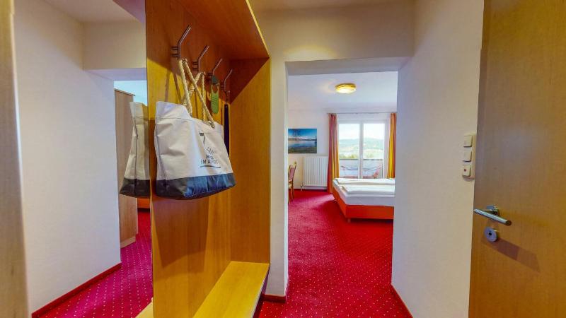 Double Room with Lake View image 3