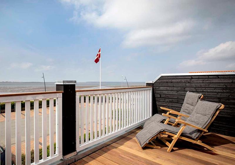 Suite with Sea View image 3