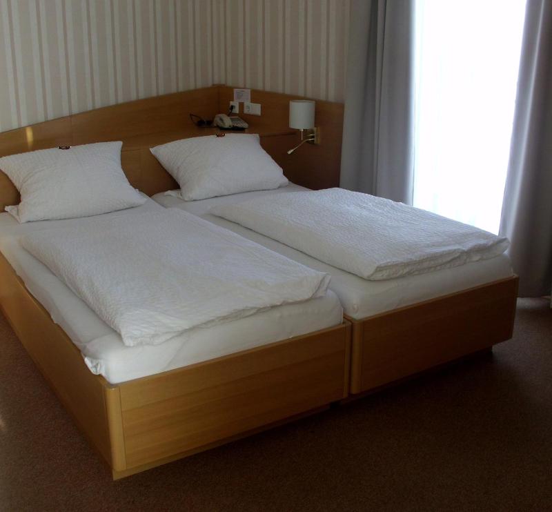Double Room image 2