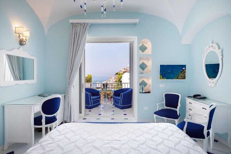 Superior Double Room with Sea View image 1