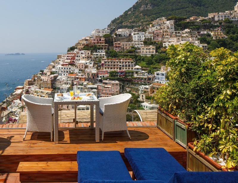 Superior Double Room with Sea View image 3