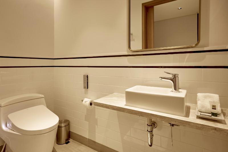 Junior Suite with California King Bed image 1