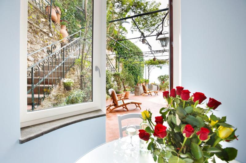 Three-Bedroom Apartment with Sea View image 3