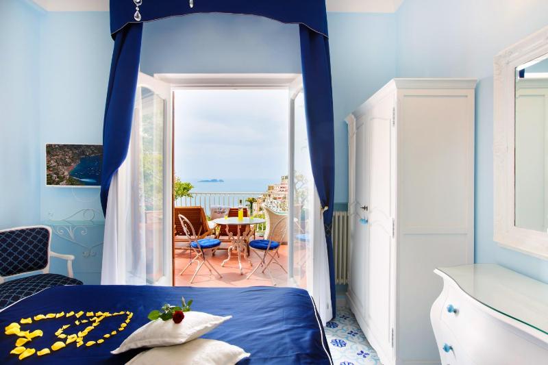 Three-Bedroom Apartment with Sea View image 1