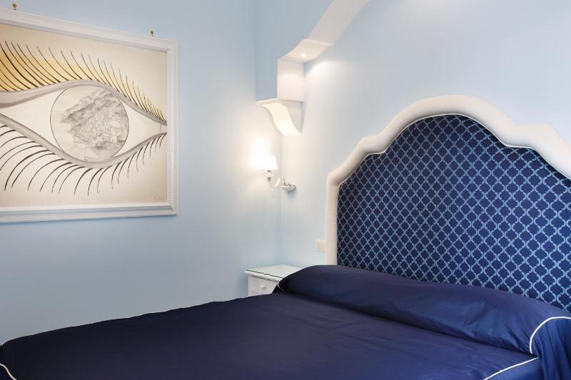 Three-Bedroom Apartment with Sea View image 2