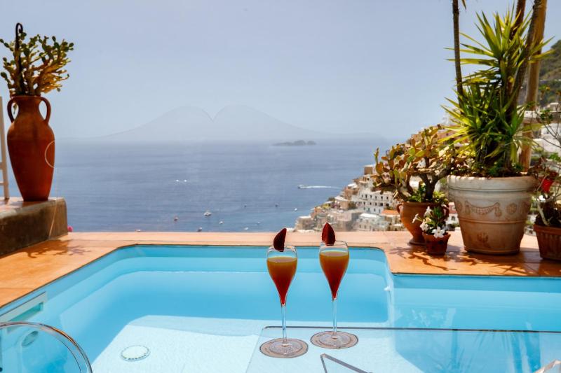 Suite With Private Pool and Sea View image 4
