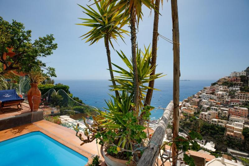 Suite With Private Pool and Sea View image 2