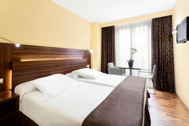 Twin Room image 1