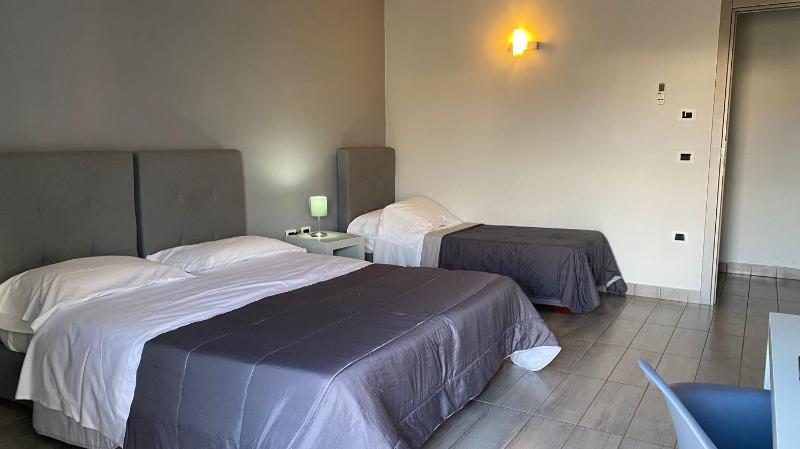 Standard Triple Room image 1