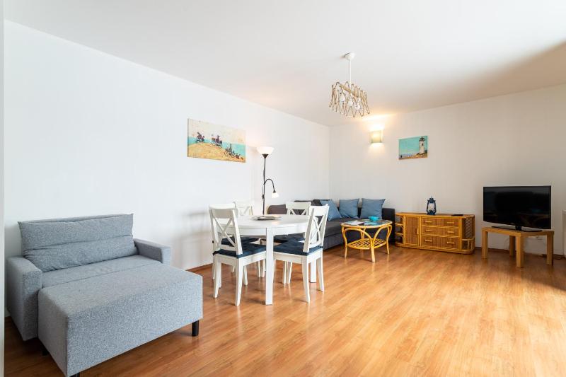 Wyjątkowy Apartament Mewi Śpiew Victus z Parkingiem by Noclegi Renters - image 2