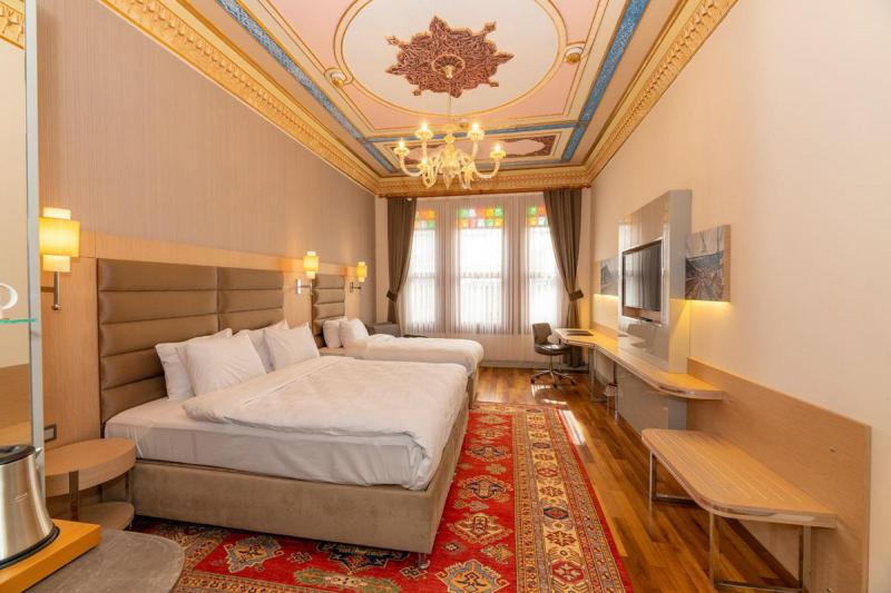 Deluxe Triple Room image 2