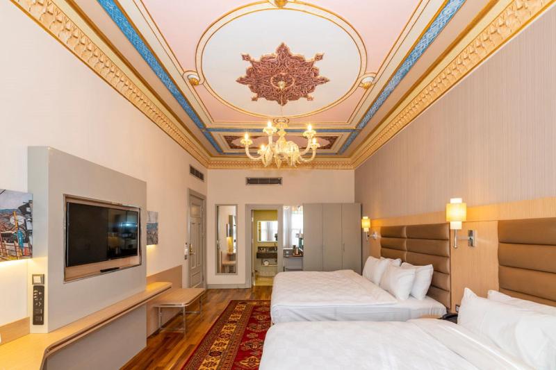 Deluxe Triple Room image 3