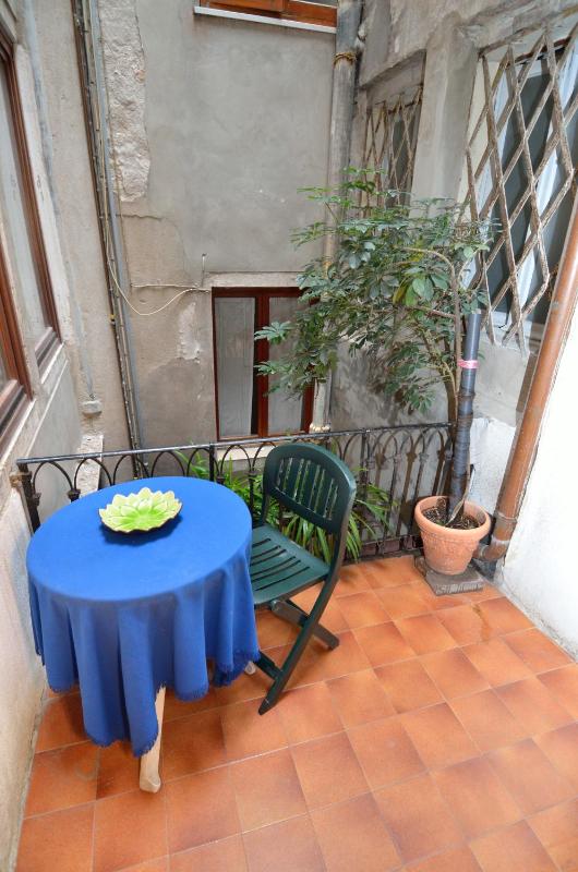 Three-Bedroom Apartment - Salizzada San Lio image 3